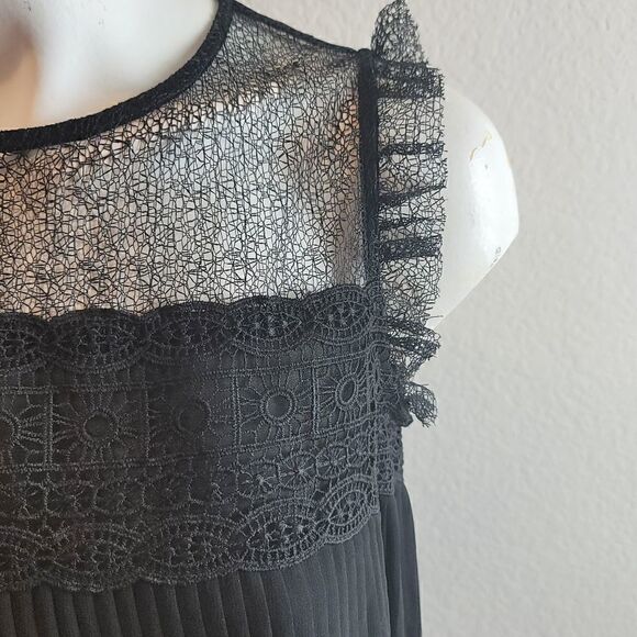 NANETTE LEPORE Pleated Blouse With Lace Detail - Picture 3 of 9